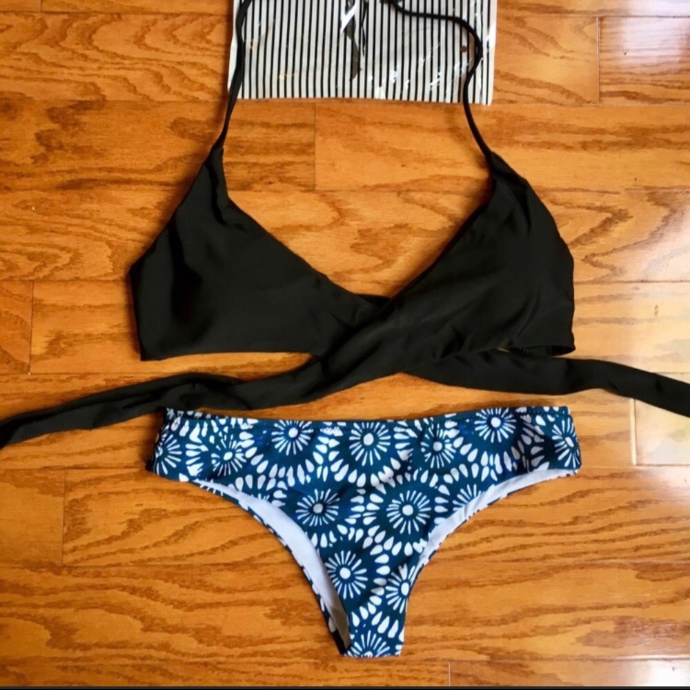 NWOT Moosekini bikini blue and black swimsuit Size M (runs small) - Picture 3 of 5